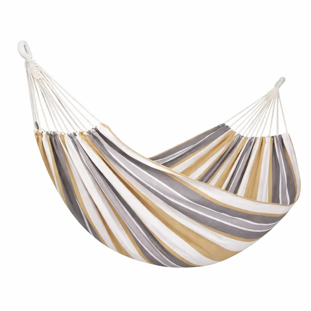 Hamac brésilien traditionnel en coton à rayures verticales gris anthracite, jaune moutarde et blanc, sur fond blanc.