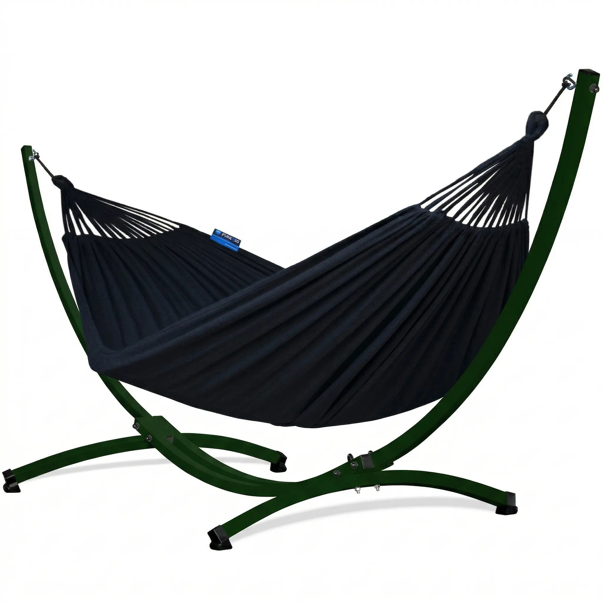 Hamac complet avec support courbé en arc vert forêt et toile en coton uni noir profond sur fond blanc épuré.