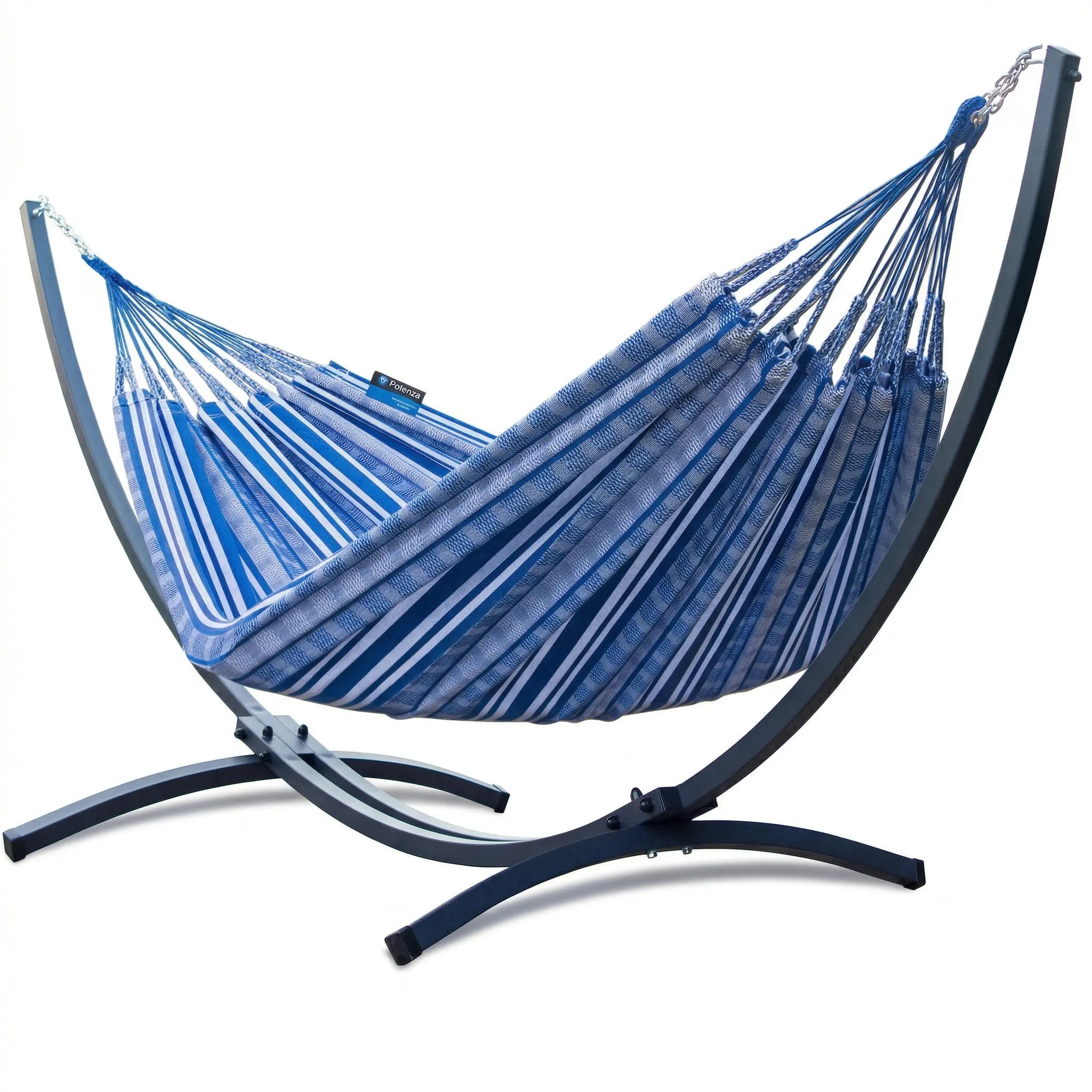 Hamac complet avec support courbé en arc noir et toile en coton rayée bleue et blanche style nautique sur fond blanc.