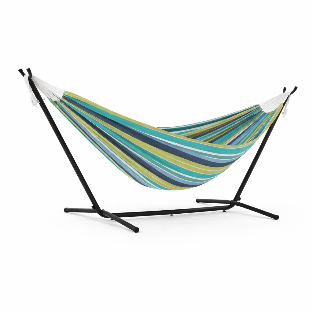 Hamac autoportant complet avec support métallique noir et toile en coton rayée aux nuances de vert lime turquoise et bleu ciel sur fond blanc