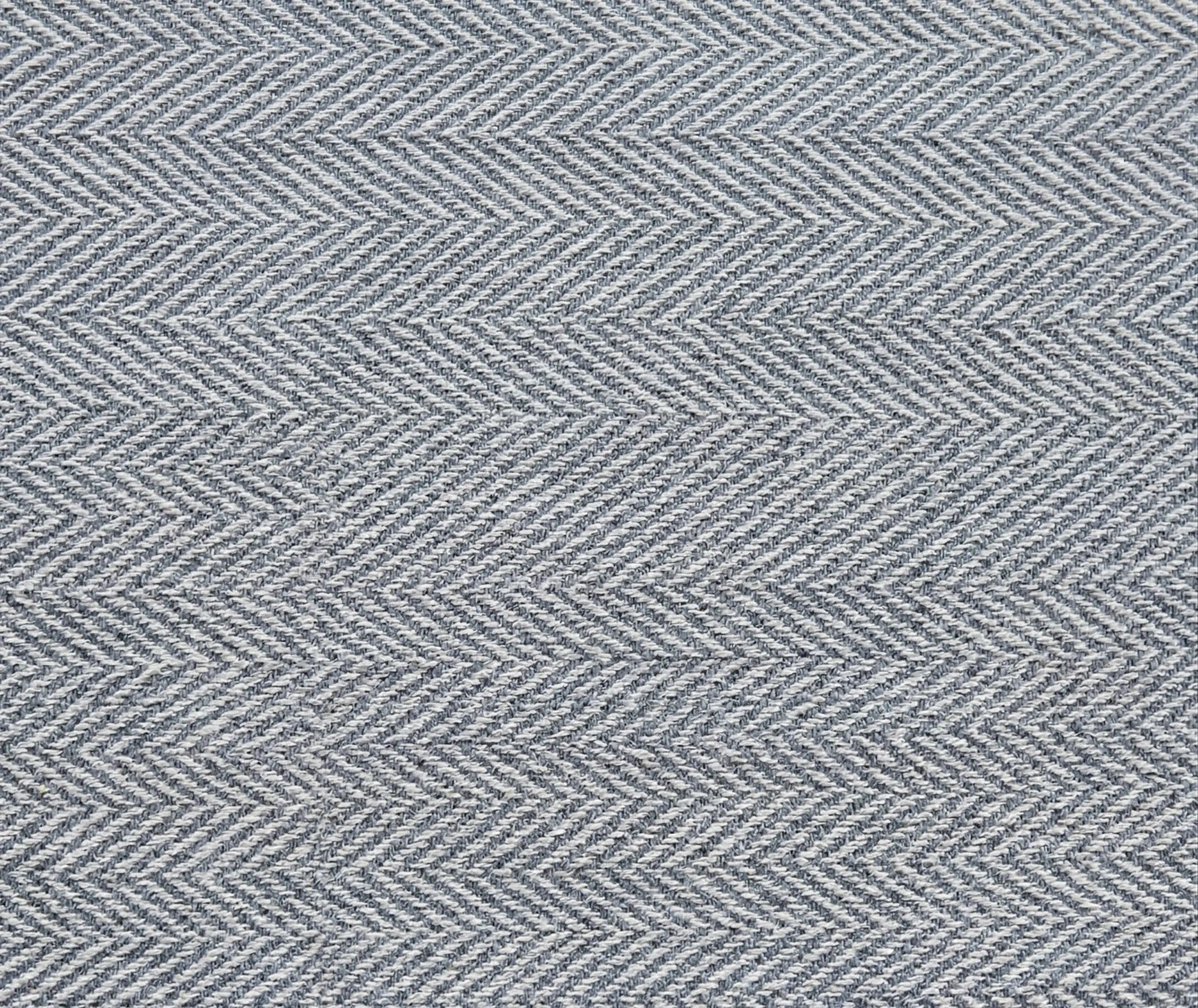 Très gros plan sur le tissage en chevrons d'une chaise hamac grise, montrant la densité exceptionnelle des fibres de coton et la finesse des finitions textiles premium